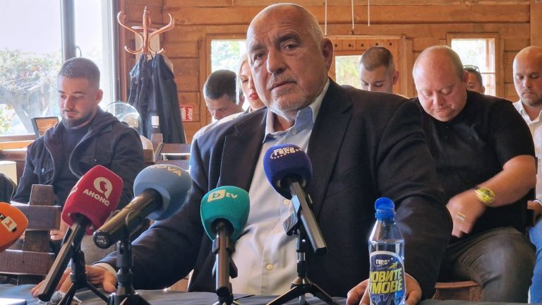 България в дългова спирала: Борисов прогнозира живот на лихви и кредити