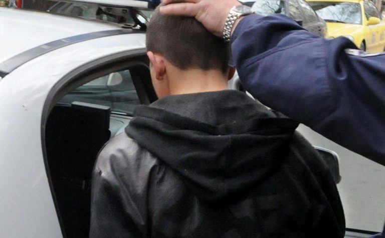 Бърза полицейска акция в Сливен: 21-годишен нападна дете за пари