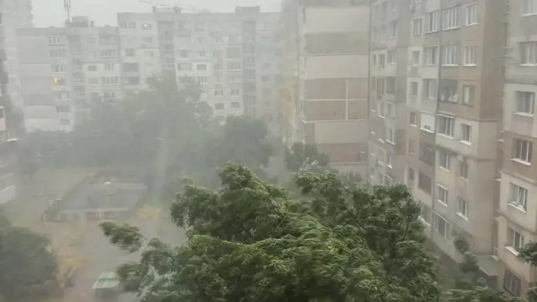 Внимание: Оранжев код за проливни дъждове в Бургас и Източна България!