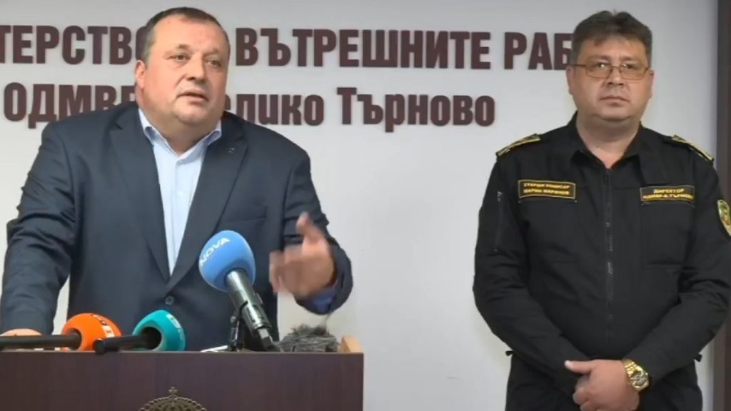 героизъм сред пламъците: как шофьор спаси 36 пътници при адския сблъсък на пътя русе-софия