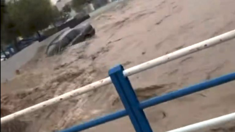 Гръцкият кошмар: Бури потапят пътища и влачат коли, Халкидики под червен код
