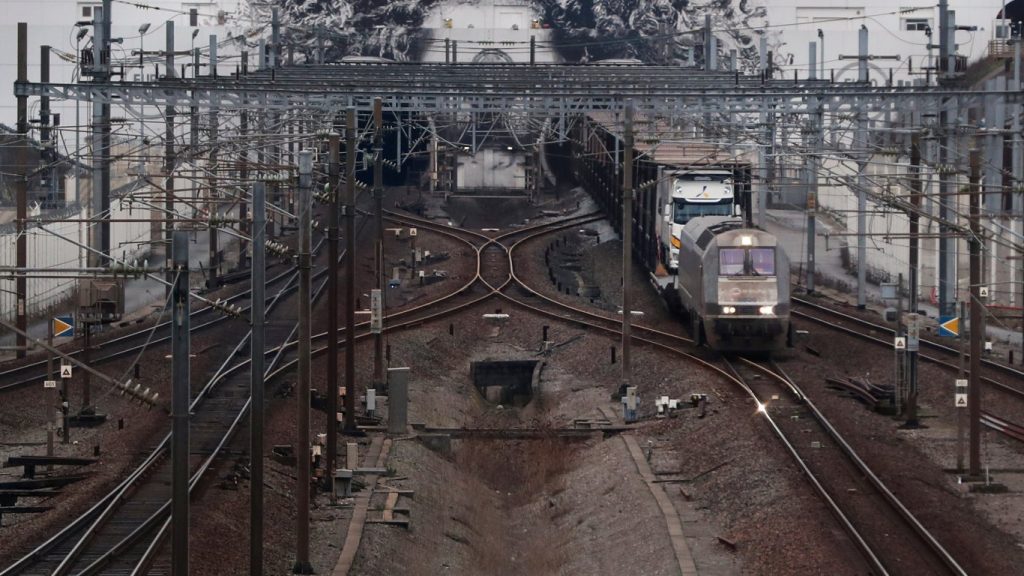 драма в тунела под ламанша: сблъсък между микробус и влак с 19 пострадали