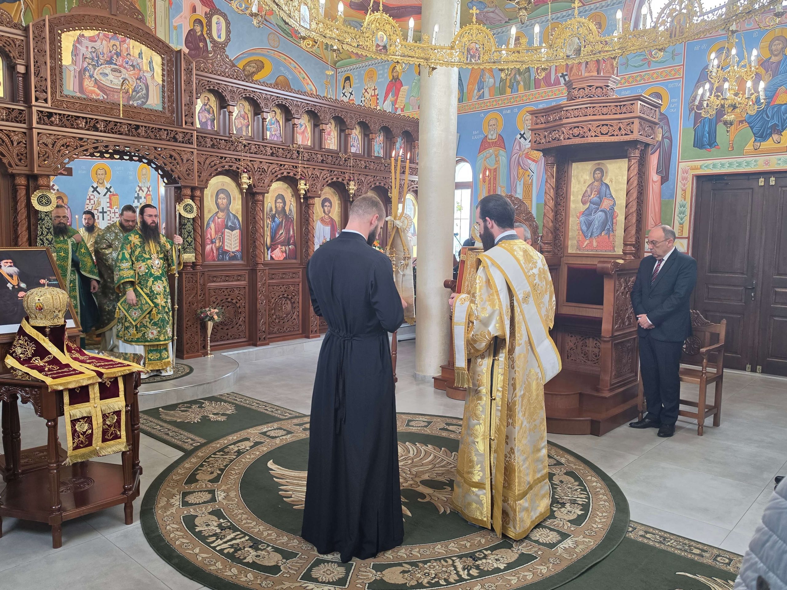 духовно обединение в сливен: празникът на света петка събра вярващите и градските лидери