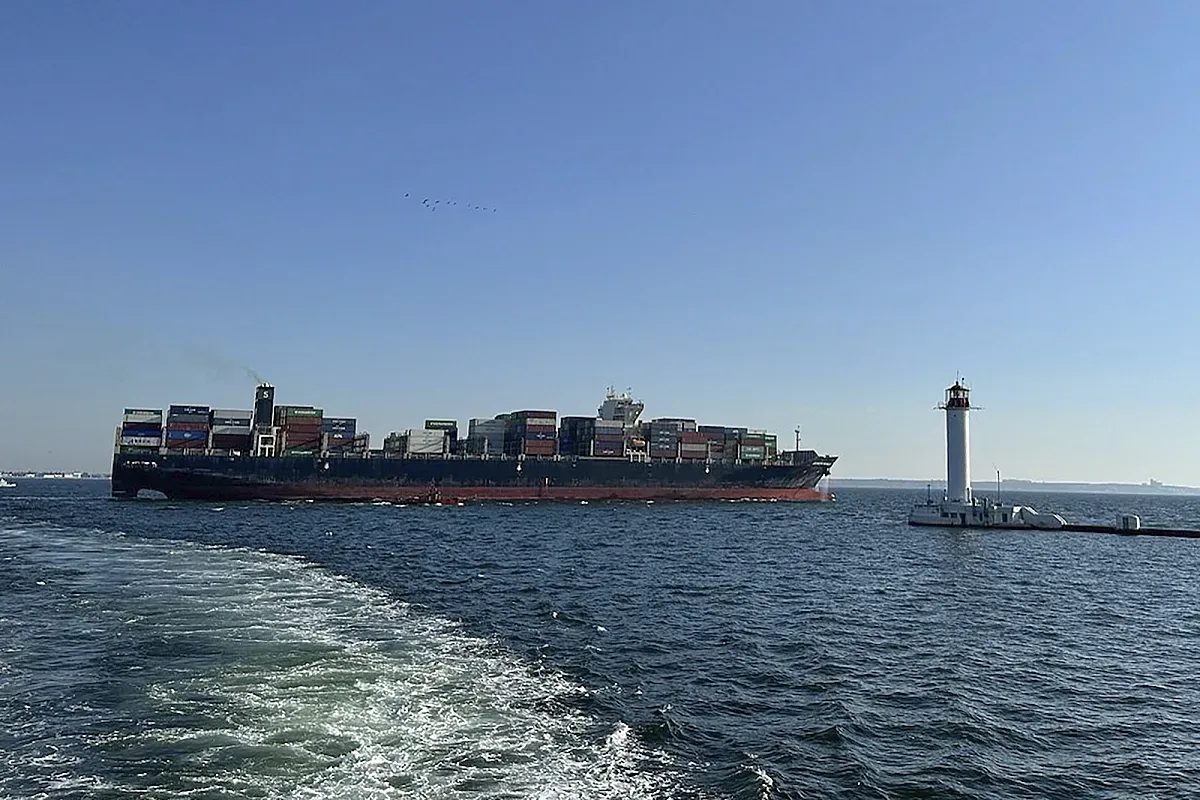 ескалация в черно море: руски удари по търговски плавателен съд и промишлени гиганти в украйна