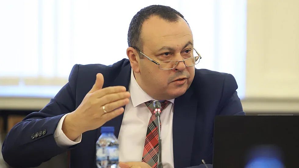 златна треска по пътищата: как „ники мантинелата“ и държавата източват милиони от данъкоплатците