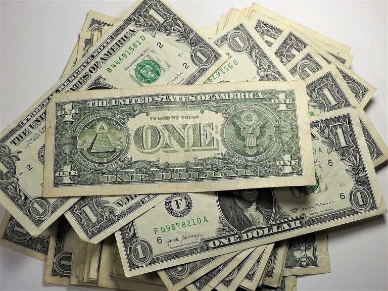 Изкуствен интелект и държавни облигации: Неочакваният удар по долара