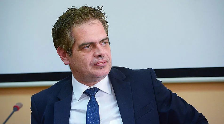 има ли скрит лост за сваляне на цените по бензиностанциите?