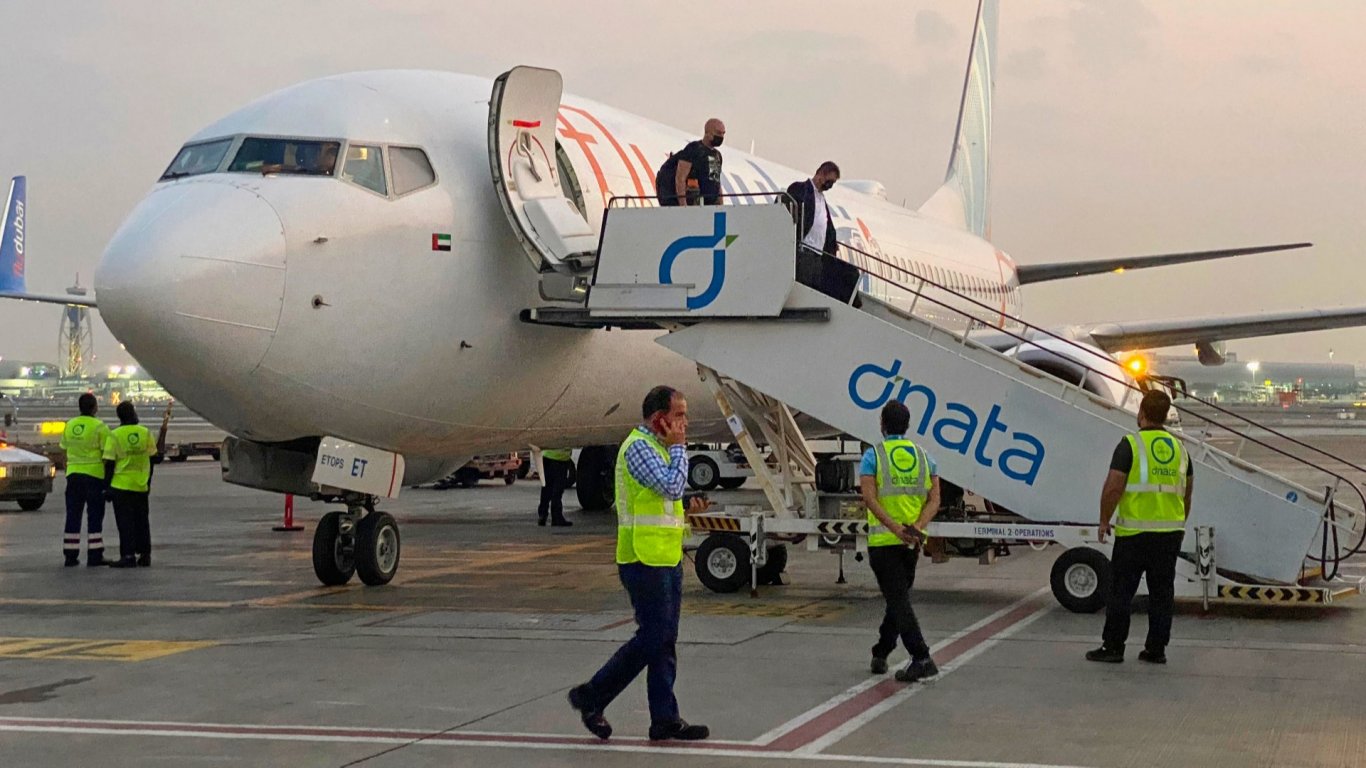 има ли чужда намеса в драматичния инцидент с полет на flydubai?