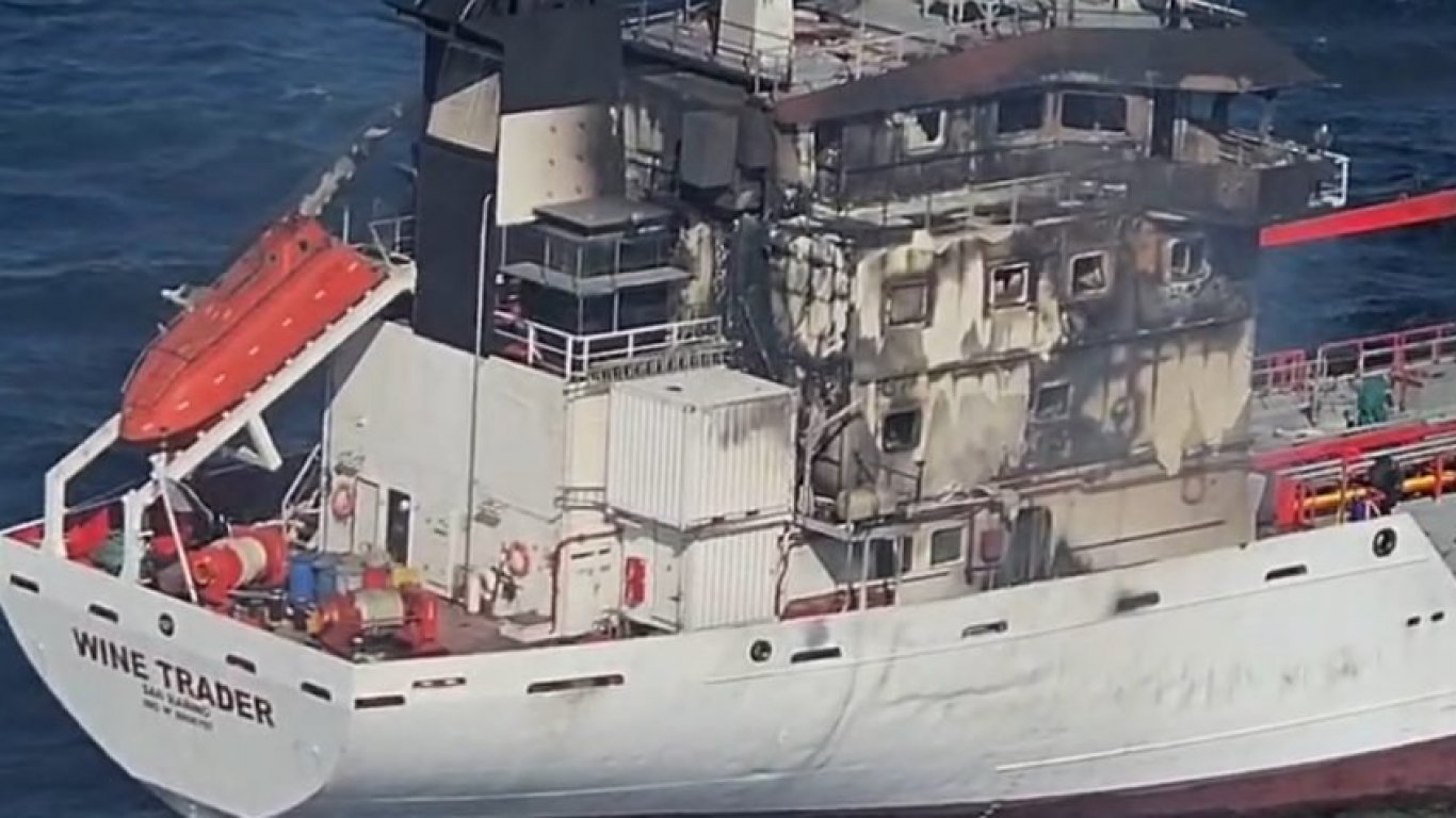 инцидент в черно море: химикаловоз избухна в пламъци край бреговете на румъния