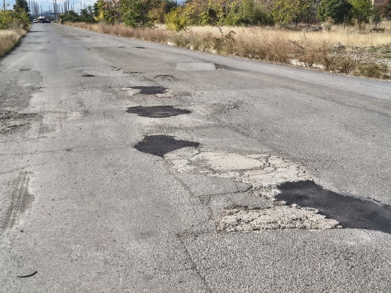 Когато общината мълчи, гражданите говорят с асфалт: Драмата на ул. „Индустриална“ в Сливен