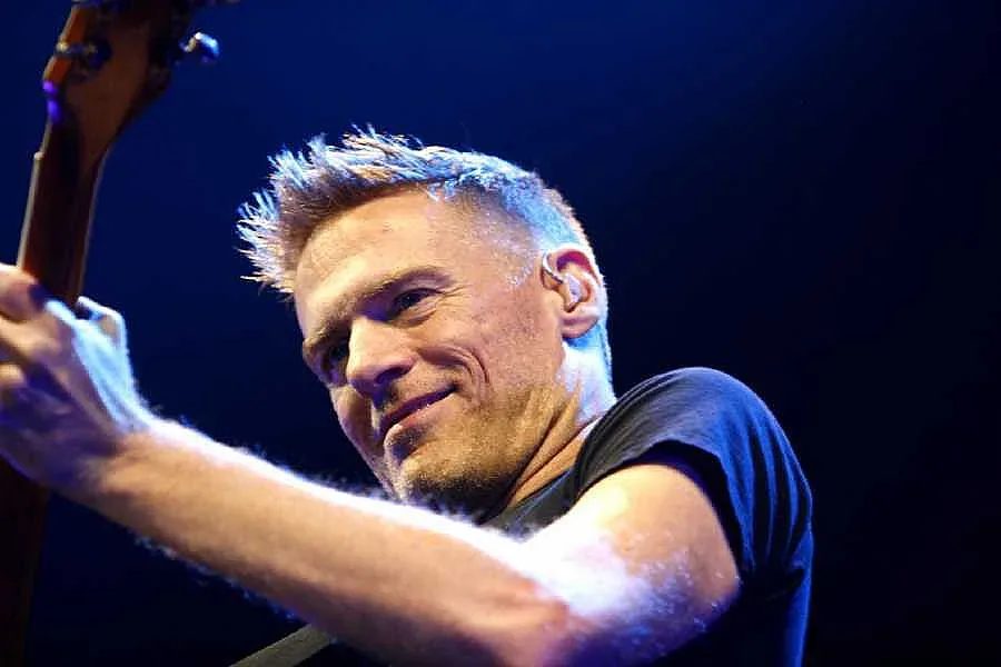 легенда в ефира: брайън адамс разтърсва българския рок с viva rock!