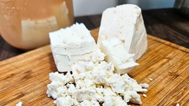 Математиката на истинския вкус: Колко мляко всъщност „изяждаме“ с парче кашкавал?