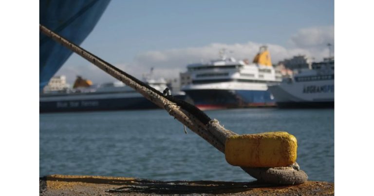 Морска блокада в Гърция: Пълен хаос по пристанищата заради масова стачка на моряците
