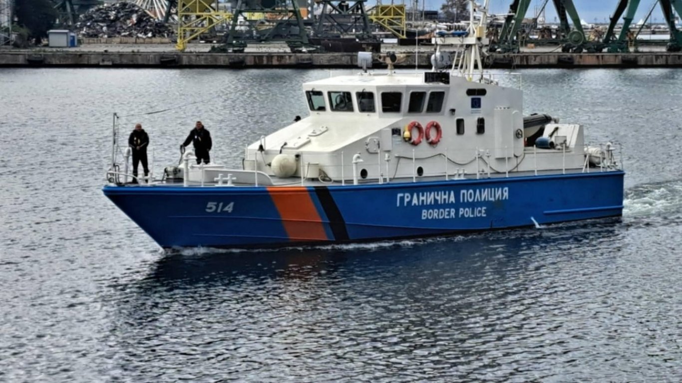 морска драма край бреговете ни: два кораба подложени на атака в рамките на минути
