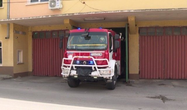 напрегната нощ за пожарникарите в сливен: два инцидента за часове