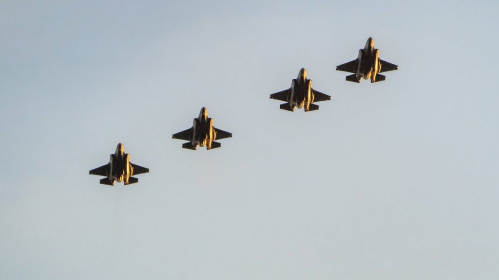 небесна крепост: сащ залагат на 850 нови стелт изтребителя f-35