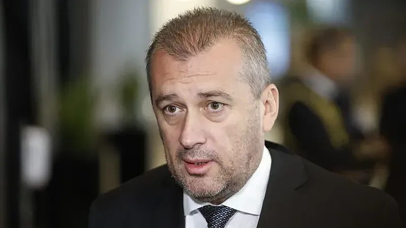 невидимите герои на пратките: как се променя пощенският свят в българия