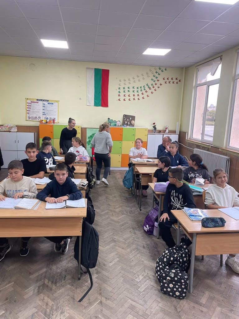 областният управител михаил кашеров се върна в 5-ти клас в ябланово
