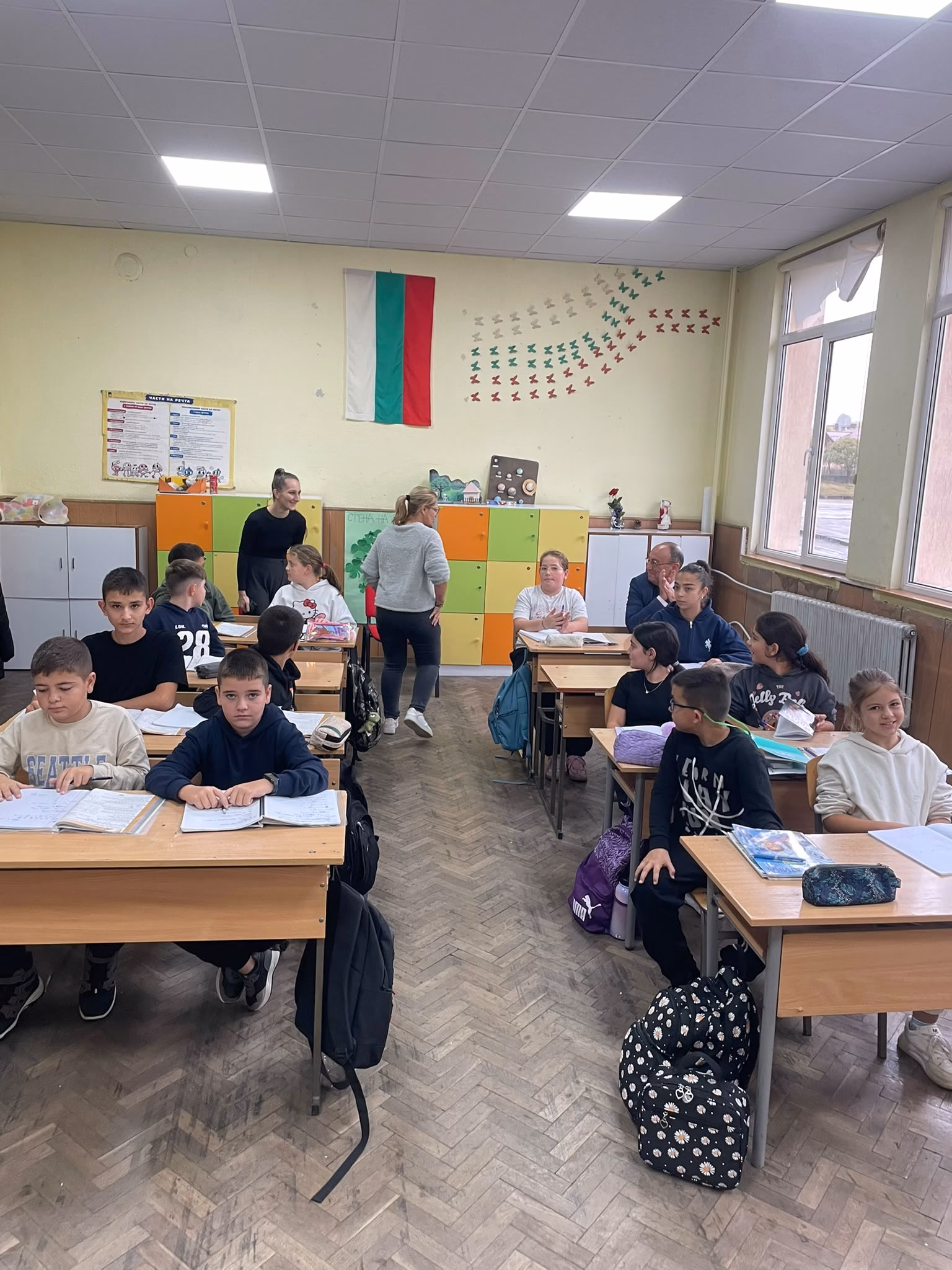 областният управител михаил кашеров се върна в 5-ти клас в ябланово