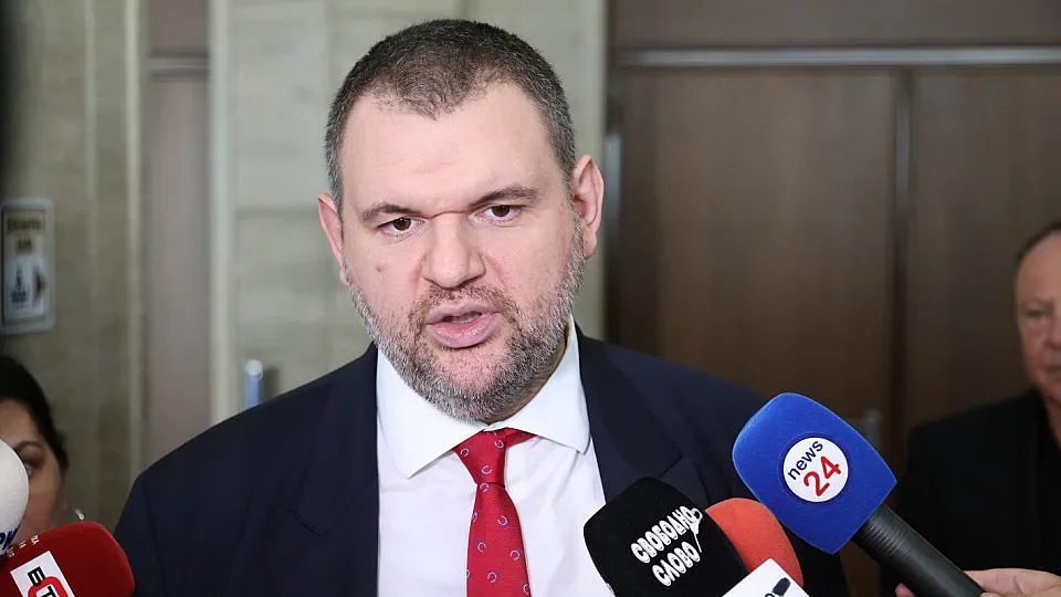 оставка или доказателства? смелият залог на делян пеевски