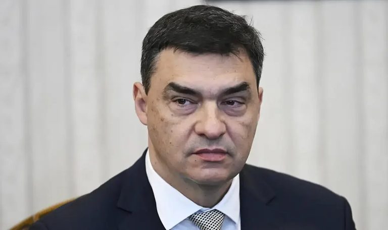От волейболните мрежи до Народното събрание: Пътят на легендата Владимир Николов