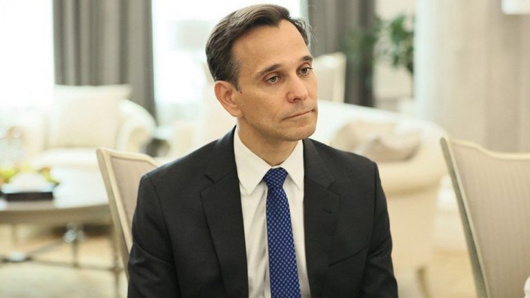 От София до Атина: Американският дипломат, който говори български