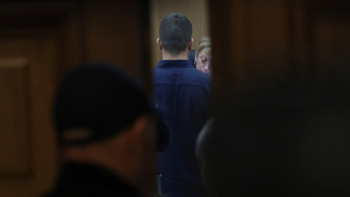 офицер от нсо пред съда: твърди, че е действал според закона при инцидента с журналистка