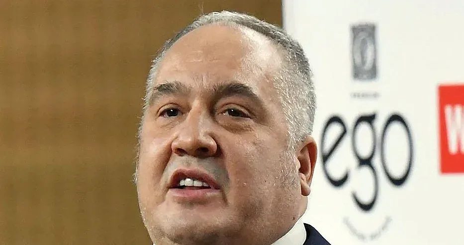 парадоксите на един живот: слави бинев между ринга и политиката