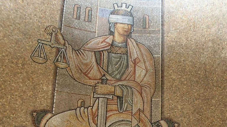 Пловдивски съд решава съдбата на 14-годишен ученик след семейна трагедия