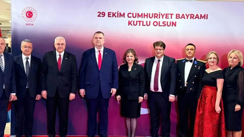 поздрав от делян пеевски към турския посланик за националния празник на турция