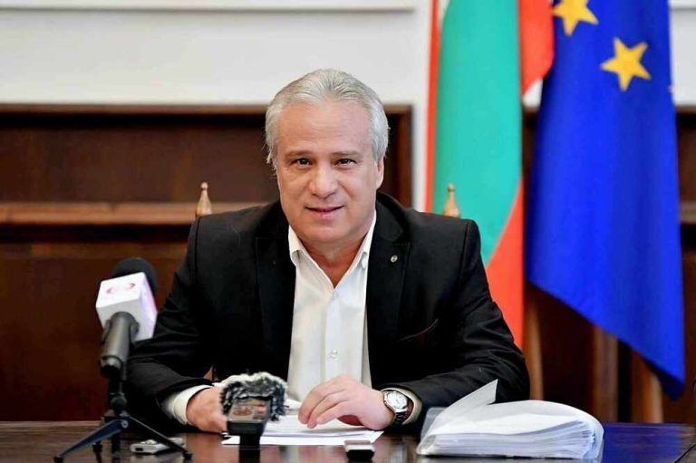 Поклон пред лечителите: Денят, в който благодарим на българските лекари