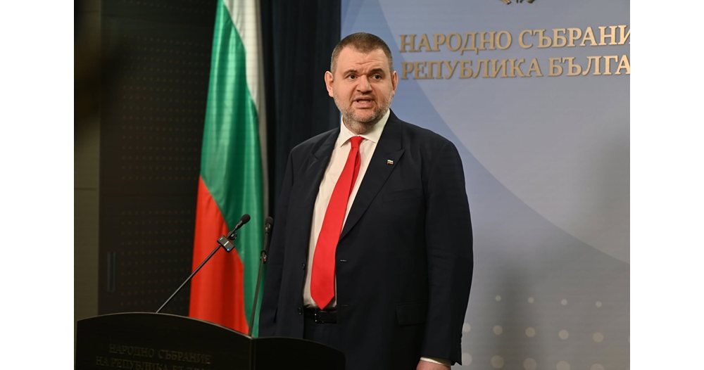 политическо земетресение: пеевски посочи радев като истинския център на олигархията