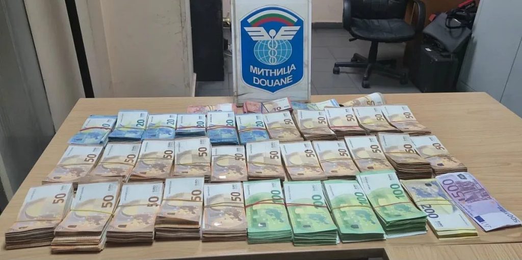 рентгенът проговори: 162 700 евро, скрити в тир на капитан андреево