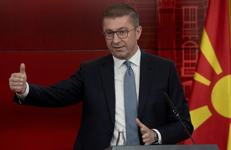 Скопие чака сигнал от София: Дипломатическият шах на Мицкоски