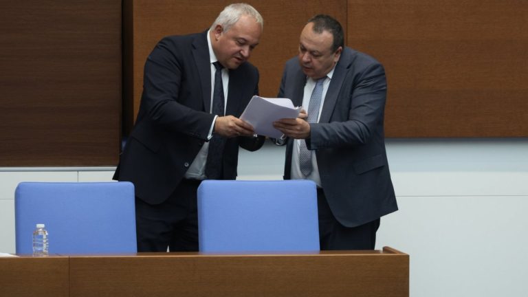 Следите на парите: Кой всъщност плаща за частните полети на Делян Пеевски?