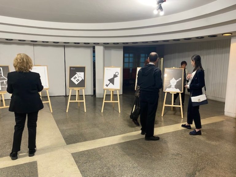 Сливен се превърна в галерия за легендите на българския театрален плакат