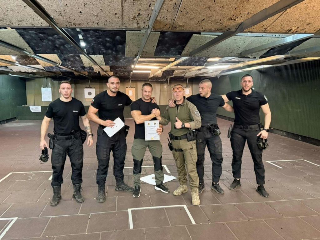 сливенски спецполицаи премериха сили в благородна кауза