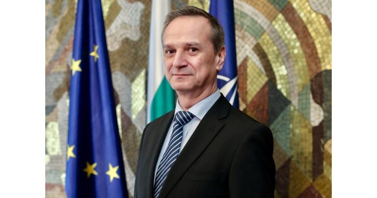 Тайните на дипломацията и предизвикателствата в Черно море: Анализ на Ради Найденов