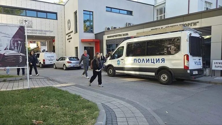 Фабрика за болни: Как пловдивската ревматология превърна пациентите в „мъртви души“ за милиони
