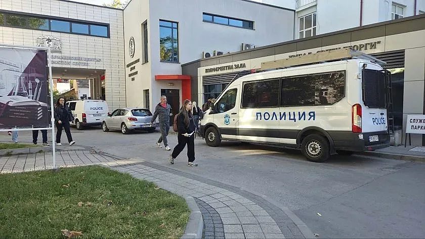 фабрика за болни: как пловдивската ревматология превърна пациентите в „мъртви души“ за милиони