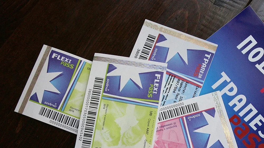 фискални трусове: данъчни реформи и дебати за минималния доход до 2027 г.
