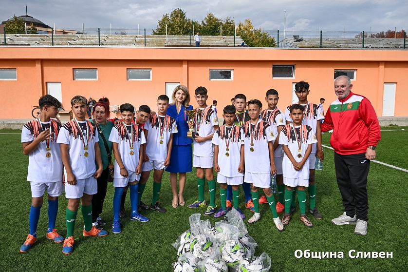 футболът като щит срещу улицата: как спортът преобразява децата в сливенските села
